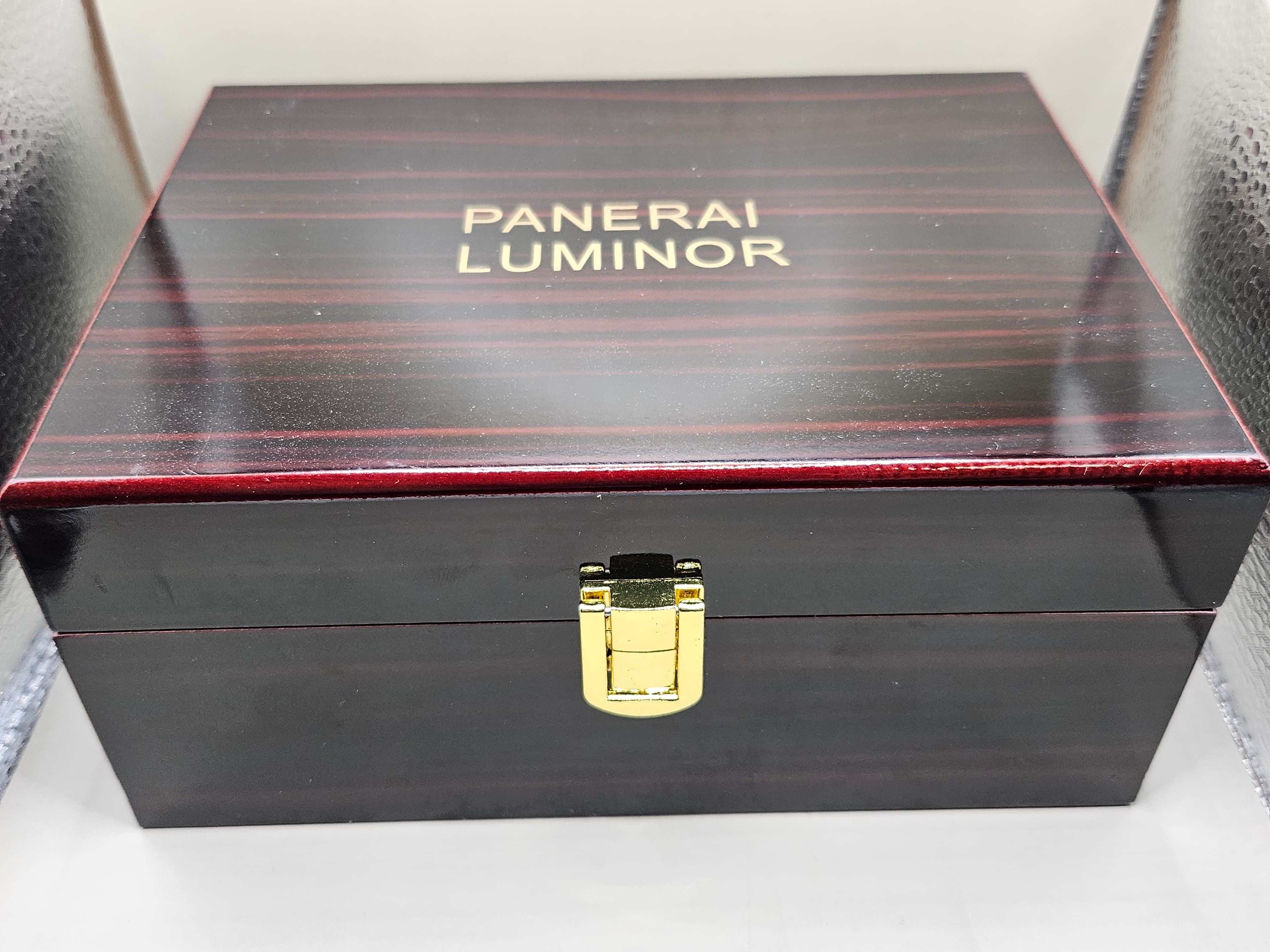 Panerai Luminor Luxury Wooden Watch Box – Gloss Woodgrain Collector Presentation Case