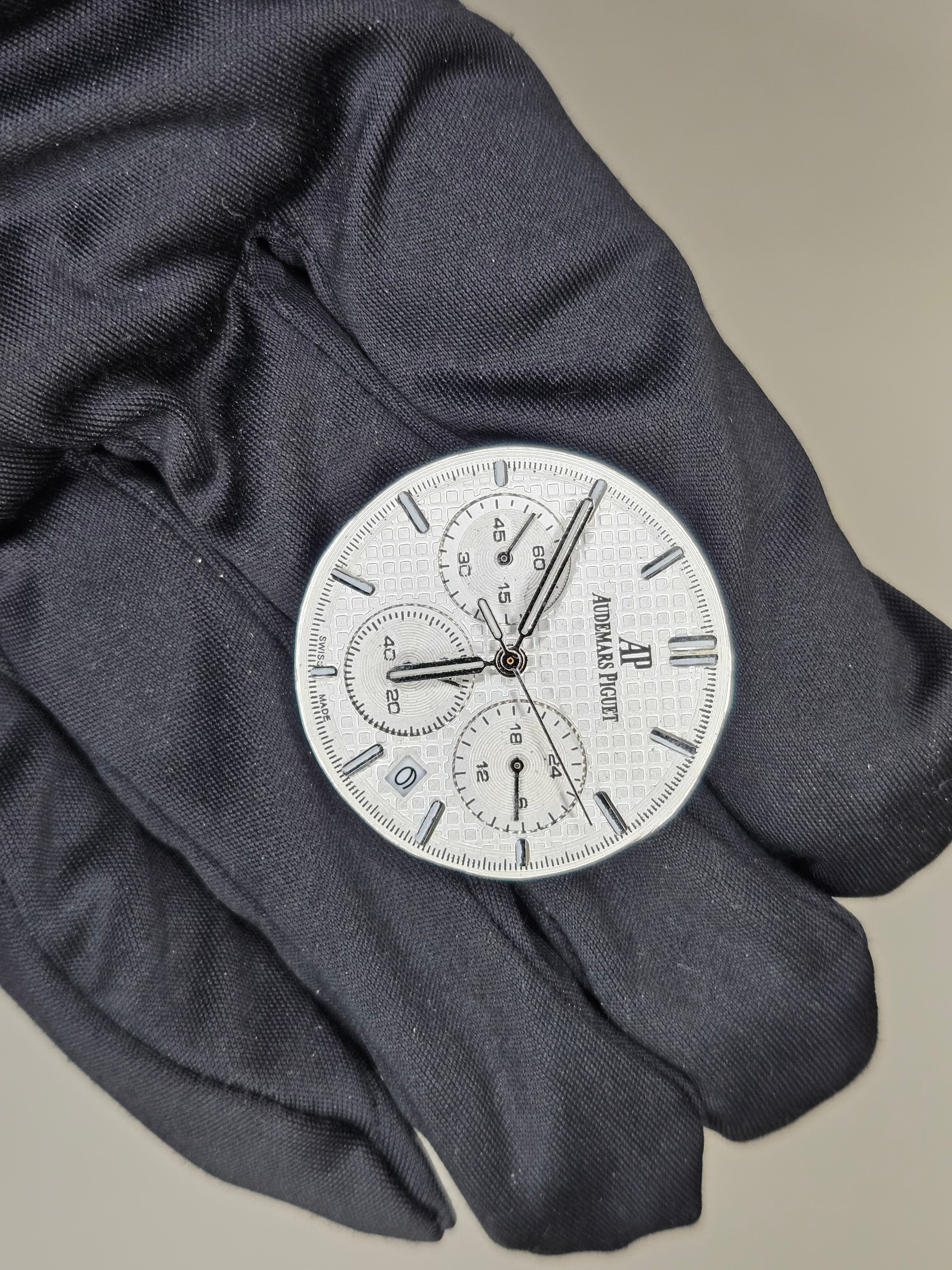 Royal Oak-Style Chronograph Dial with Swiss Quartz Movement Assembly – Grande Tapisserie Pattern