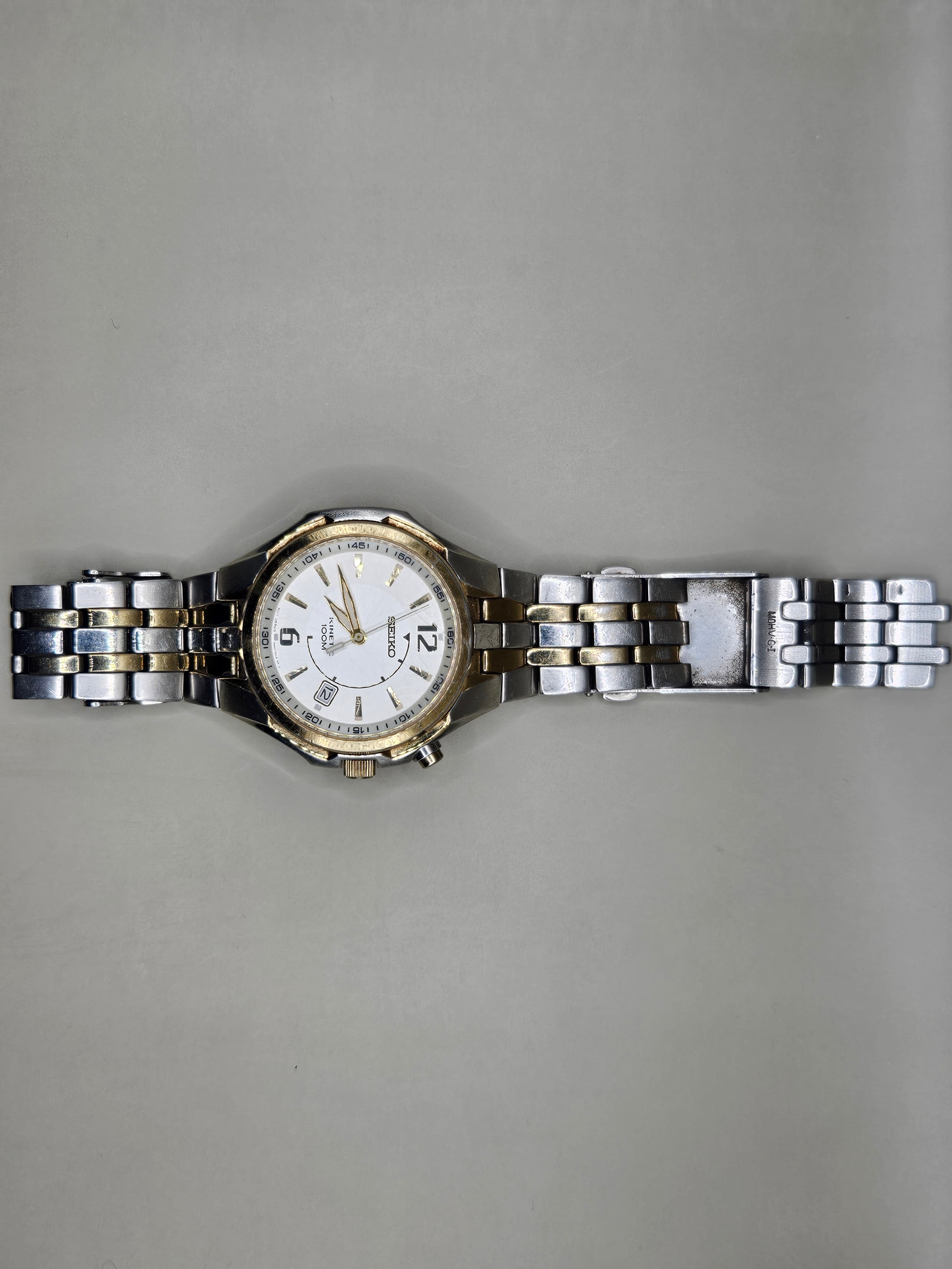 Seiko Kinetic Two-Tone Watch – 5M6x Caliber – White Dial, Date, Exhibition Caseback